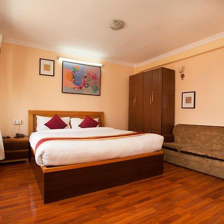 Hotel Mountain Gateway Катманду Екстер'єр фото