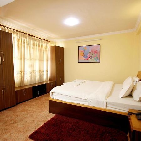 Hotel Mountain Gateway Катманду Екстер'єр фото
