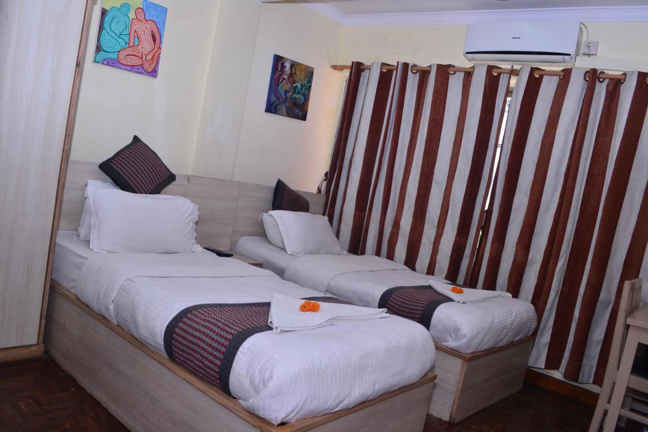 Hotel Mountain Gateway Катманду Екстер'єр фото