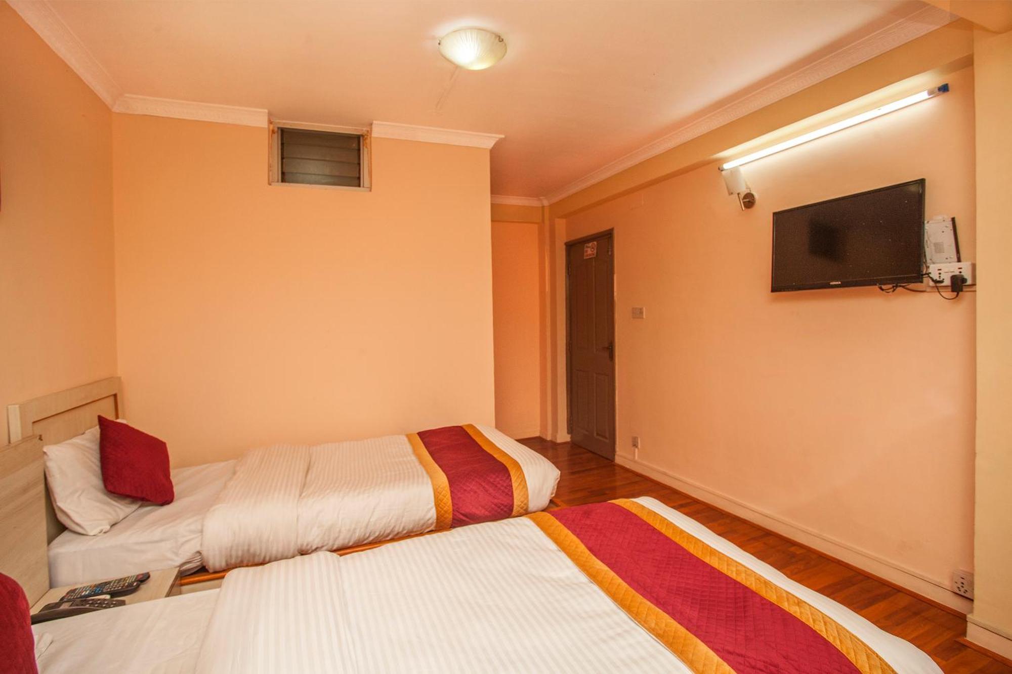 Hotel Mountain Gateway Катманду Екстер'єр фото