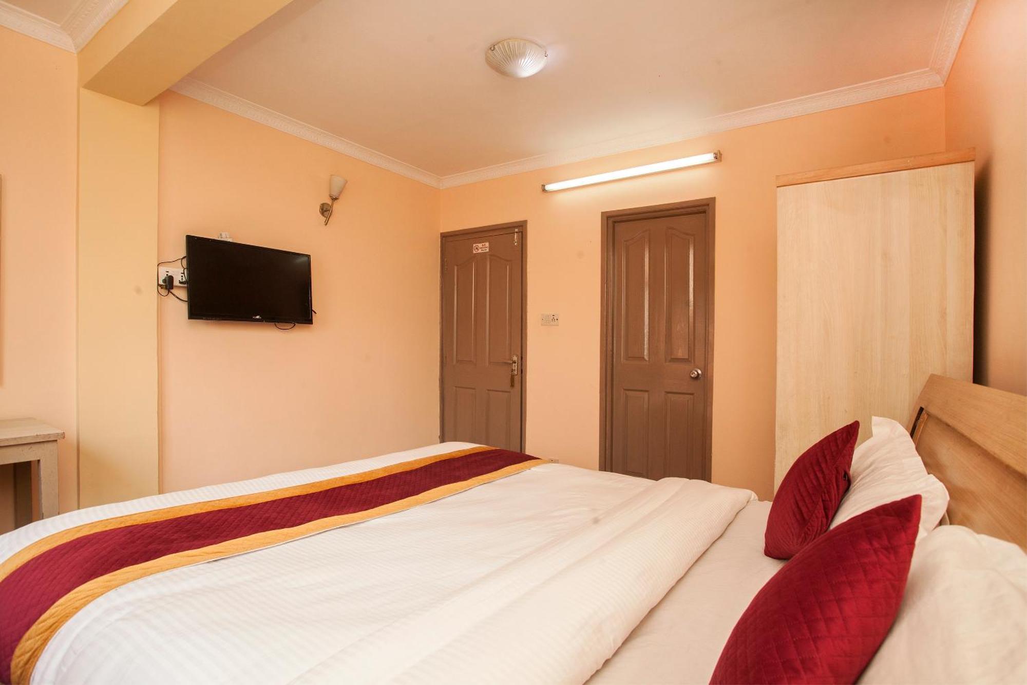 Hotel Mountain Gateway Катманду Екстер'єр фото