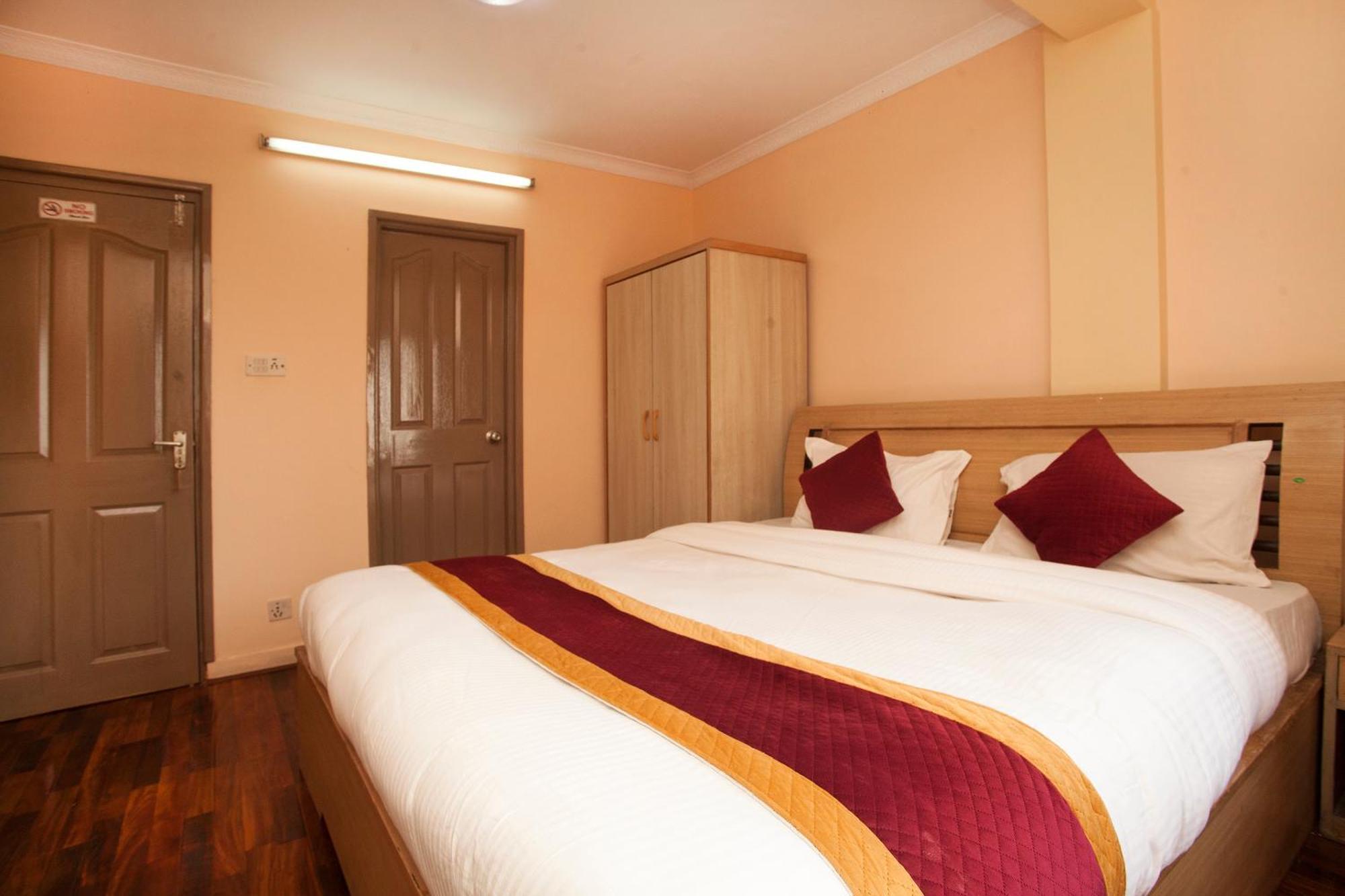 Hotel Mountain Gateway Катманду Екстер'єр фото