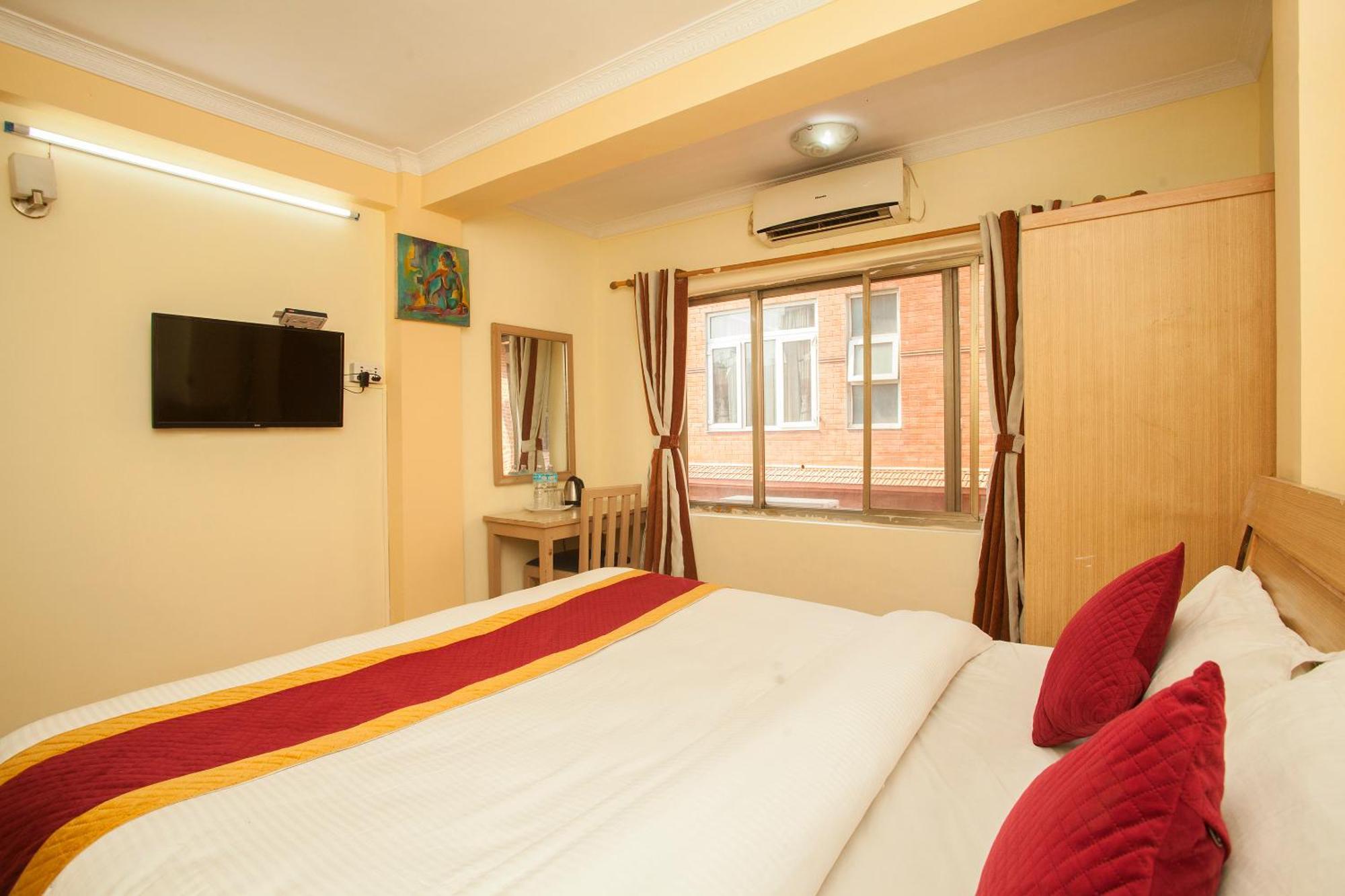 Hotel Mountain Gateway Катманду Екстер'єр фото