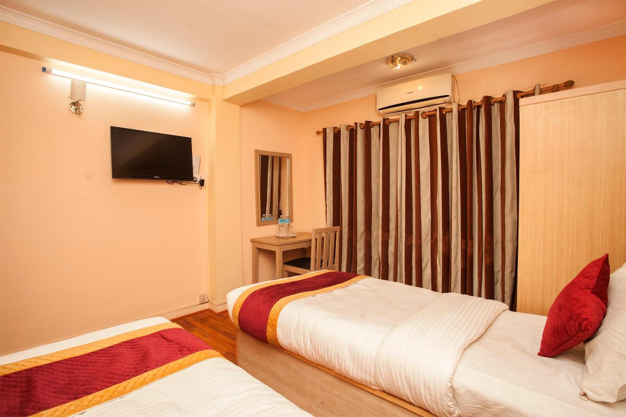 Hotel Mountain Gateway Катманду Екстер'єр фото