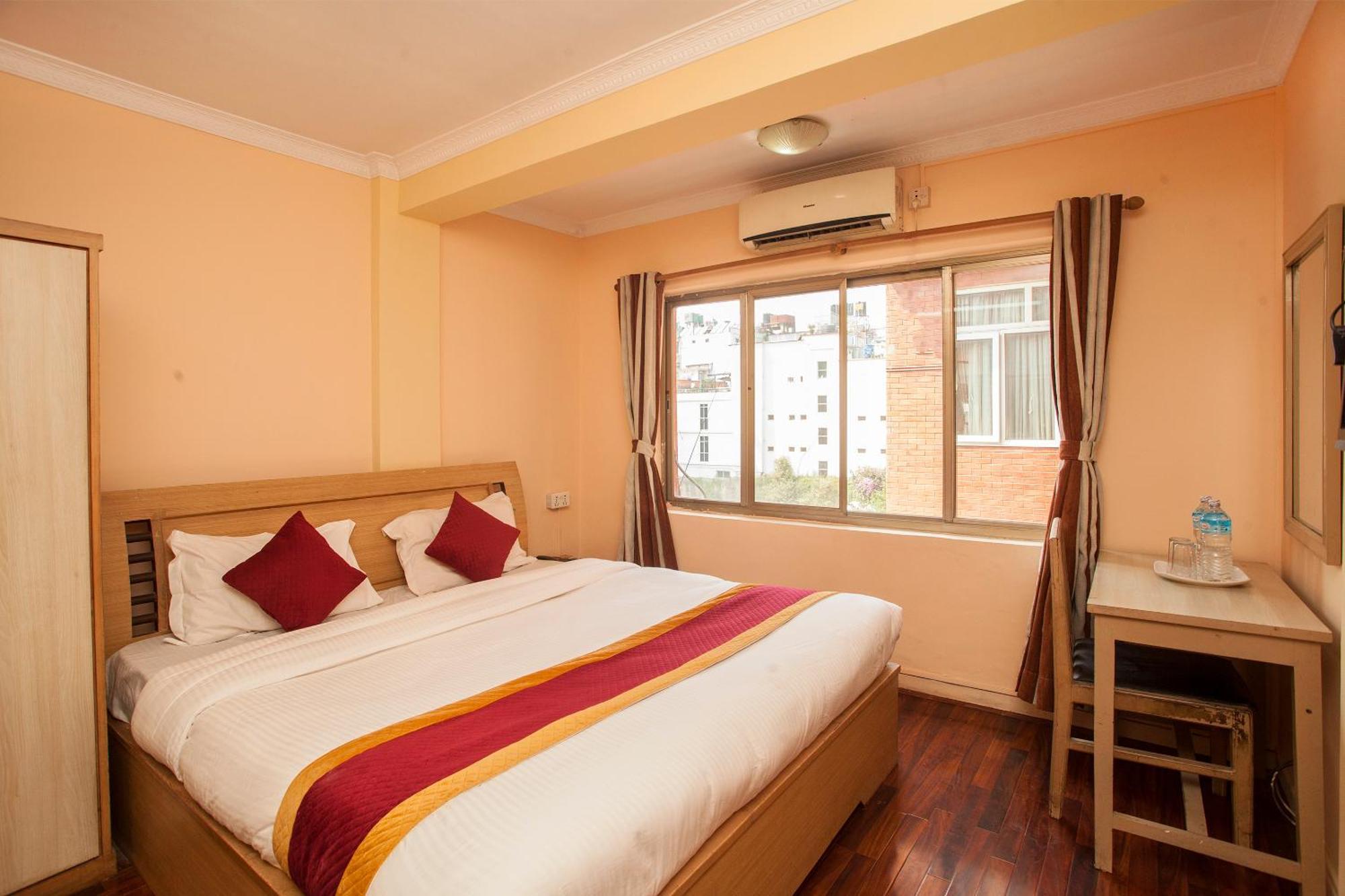 Hotel Mountain Gateway Катманду Екстер'єр фото