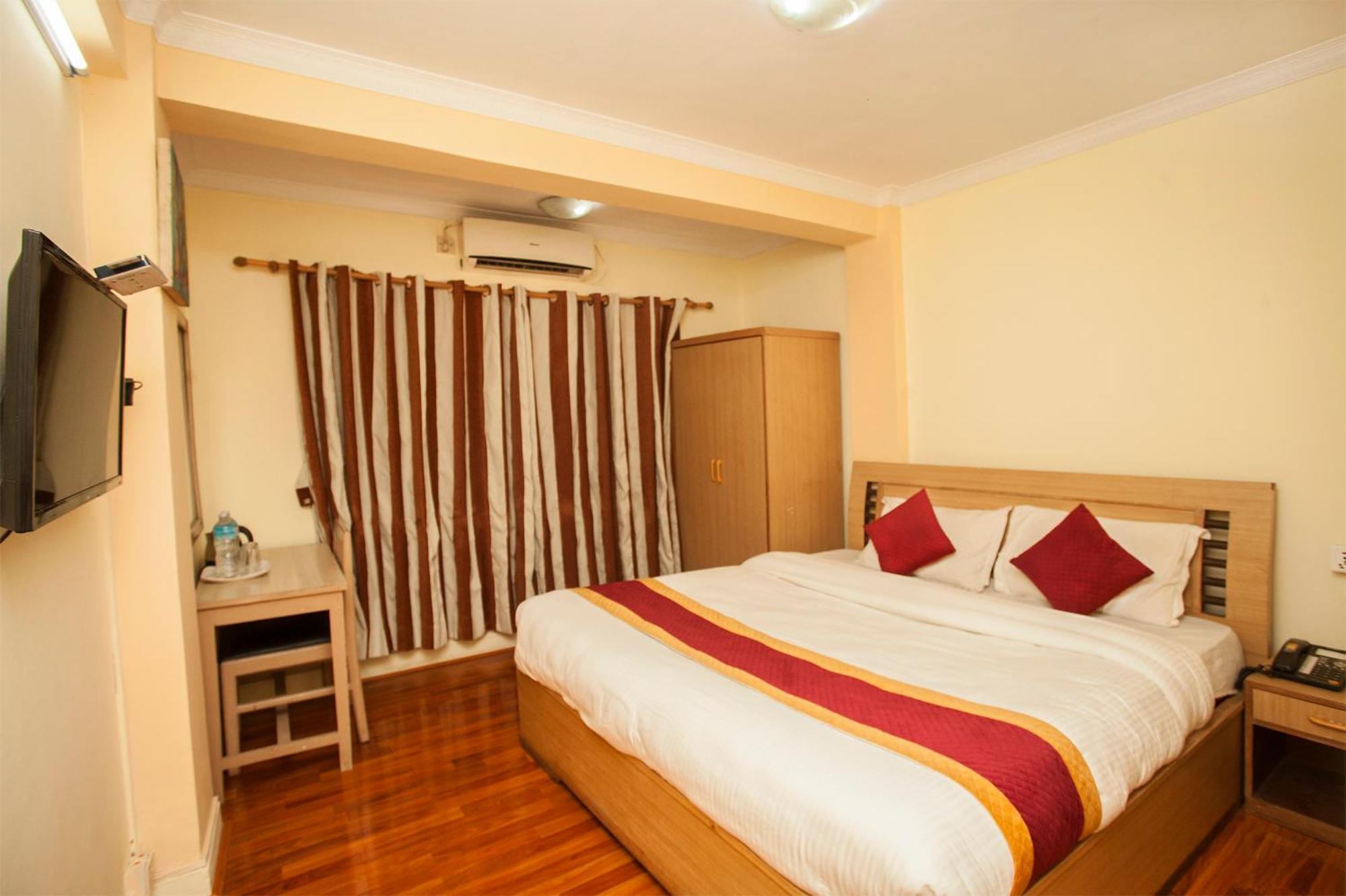 Hotel Mountain Gateway Катманду Екстер'єр фото