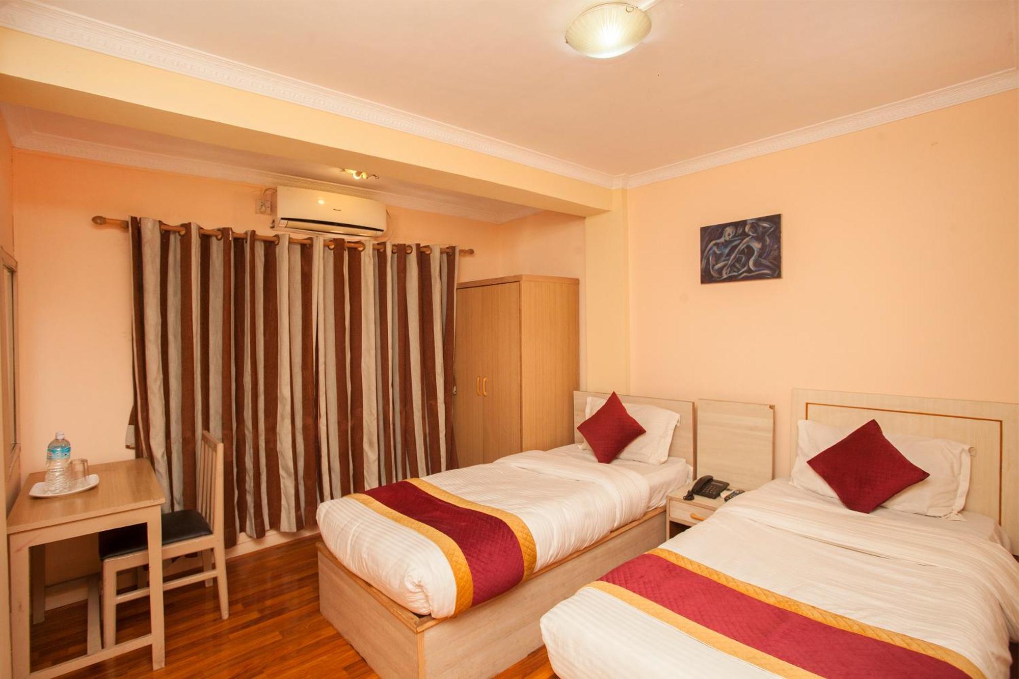 Hotel Mountain Gateway Катманду Екстер'єр фото
