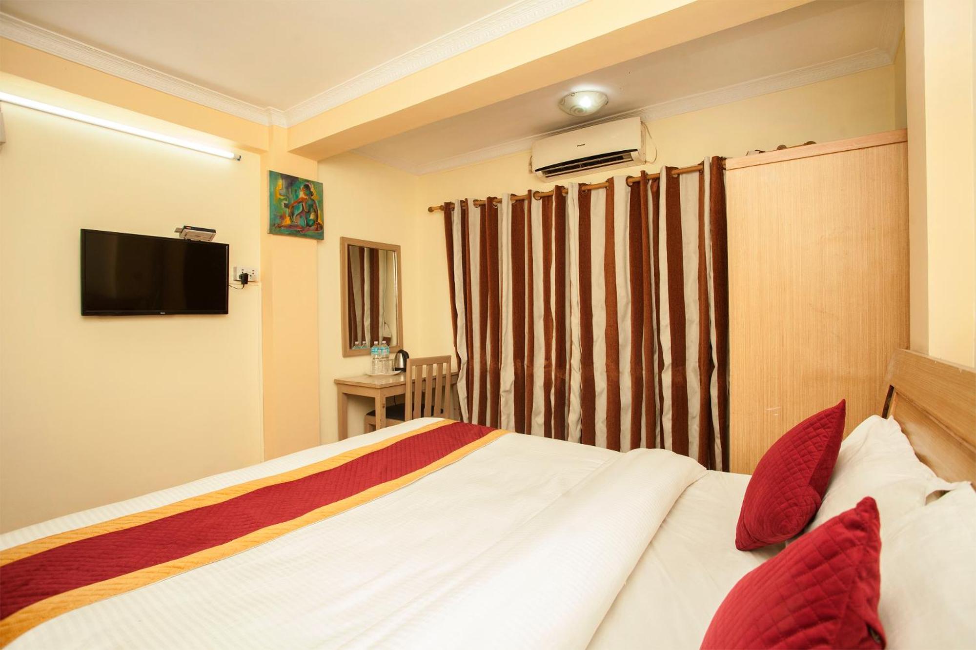 Hotel Mountain Gateway Катманду Екстер'єр фото