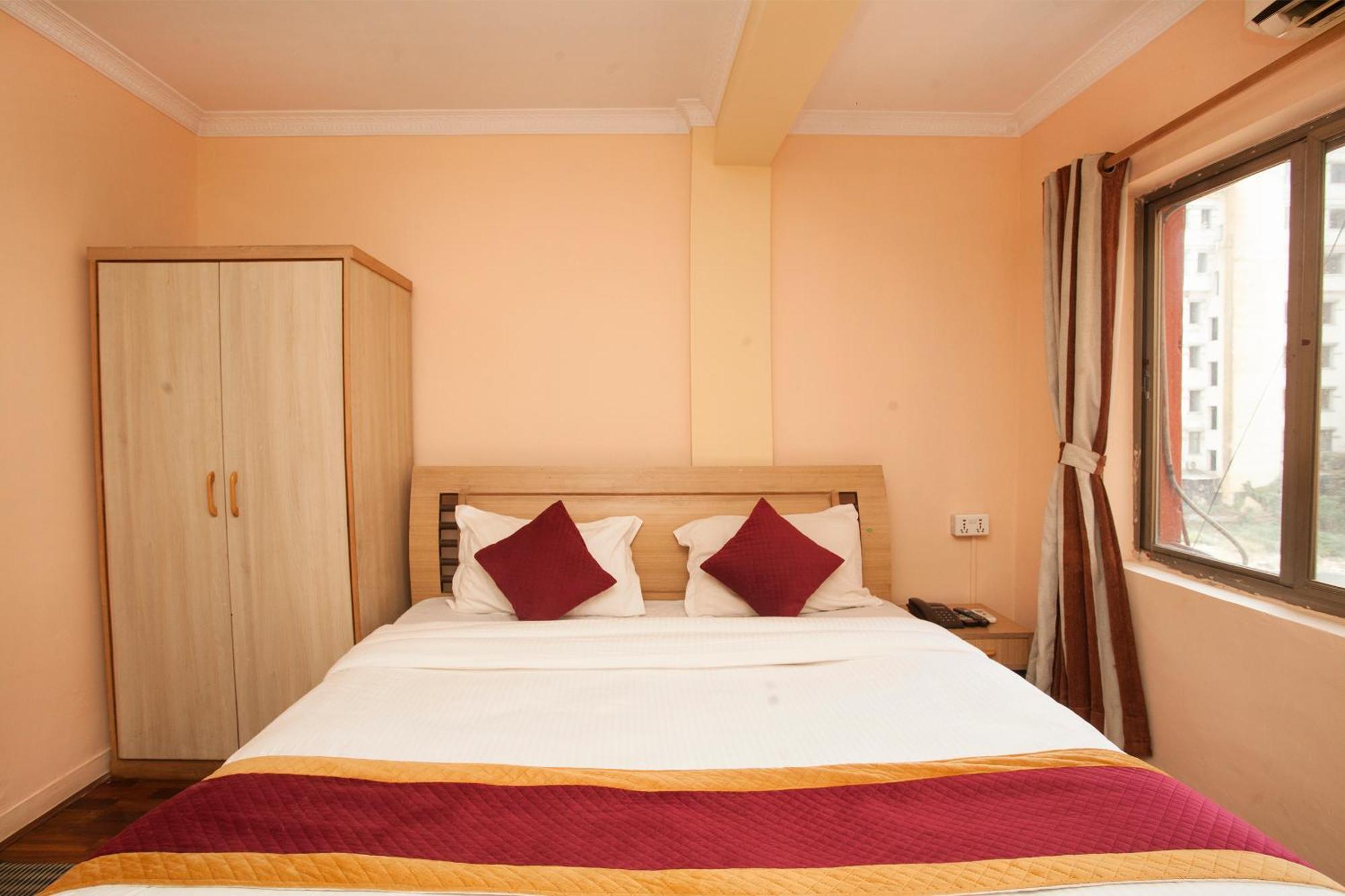 Hotel Mountain Gateway Катманду Екстер'єр фото