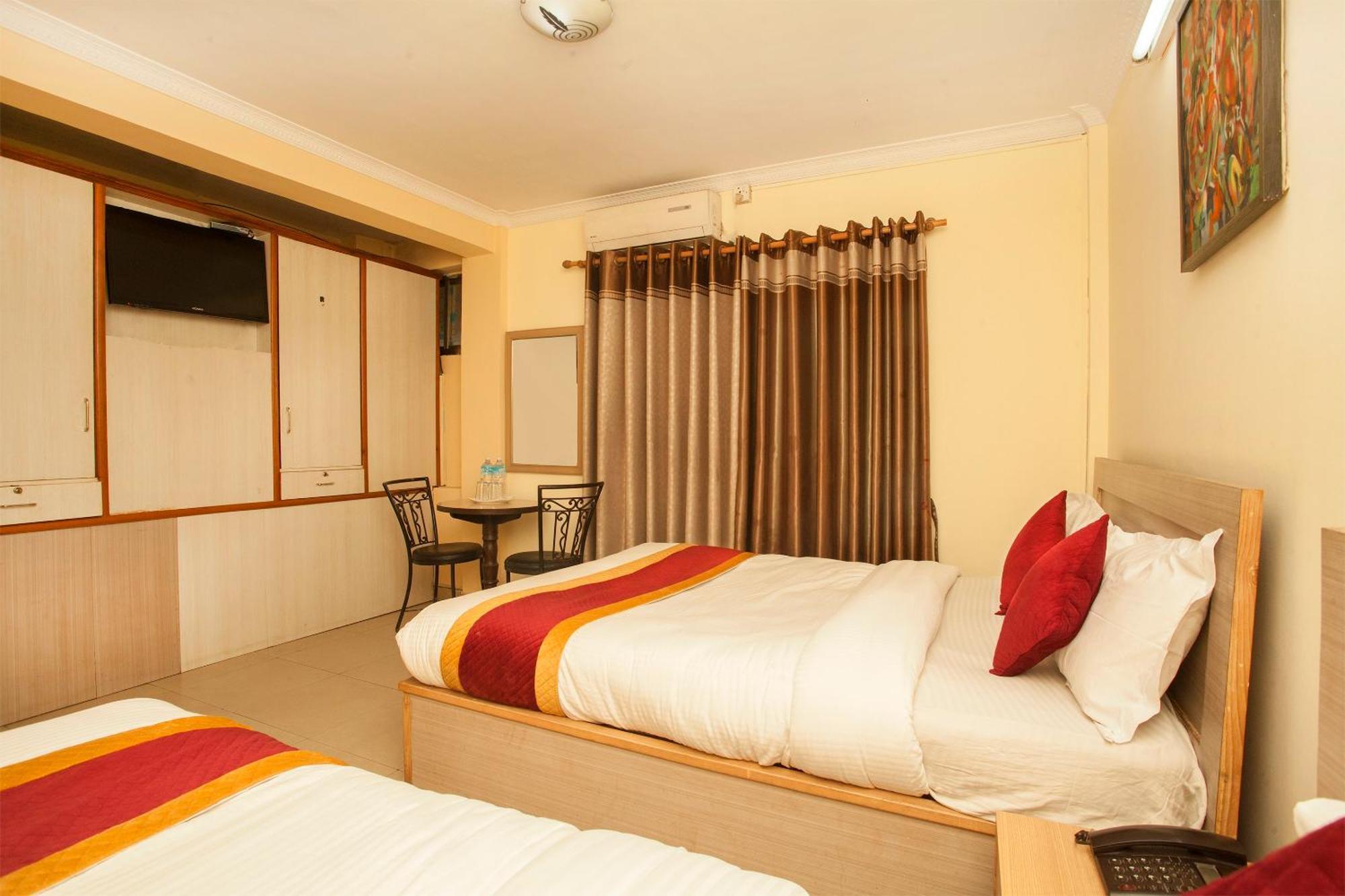 Hotel Mountain Gateway Катманду Екстер'єр фото