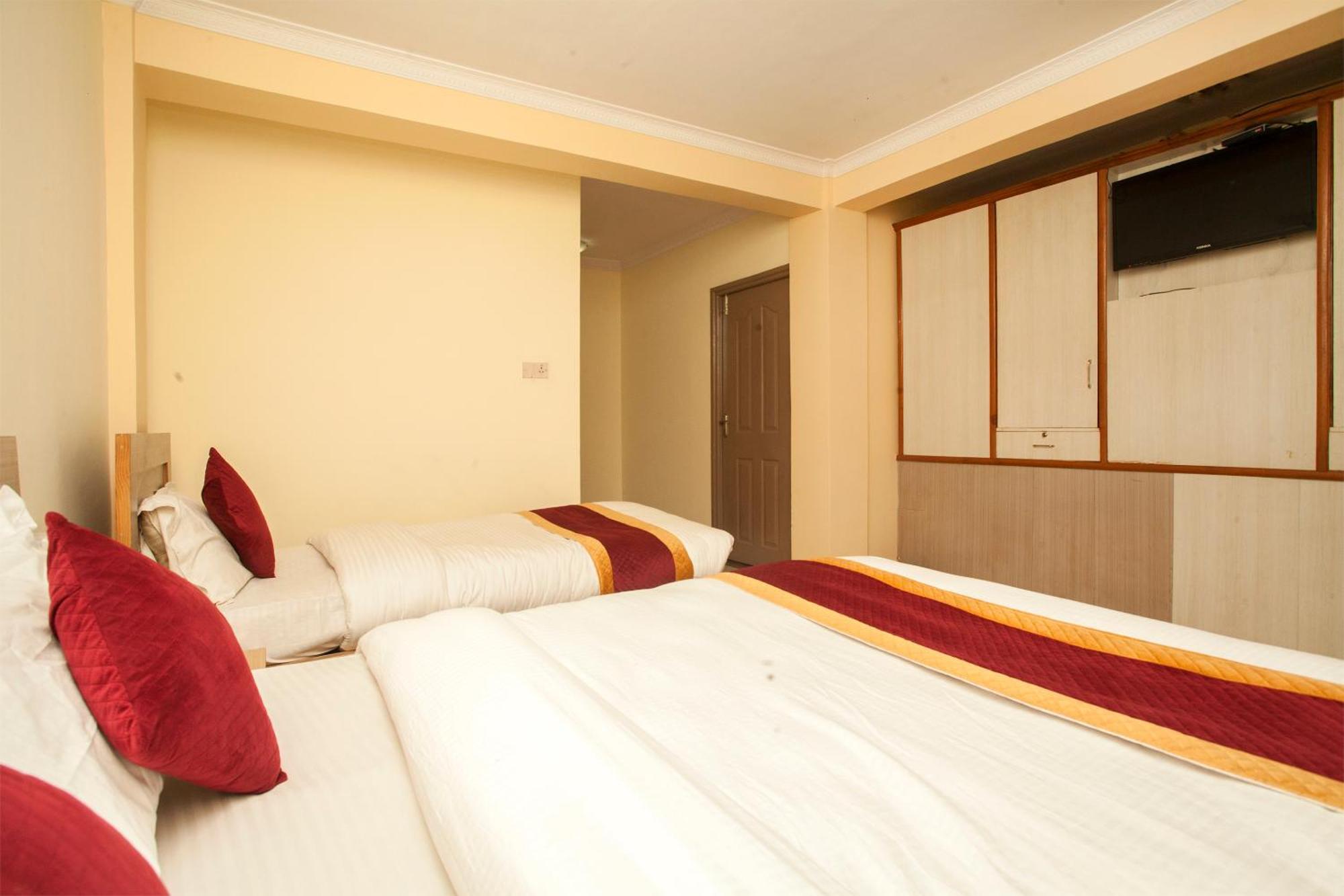Hotel Mountain Gateway Катманду Екстер'єр фото