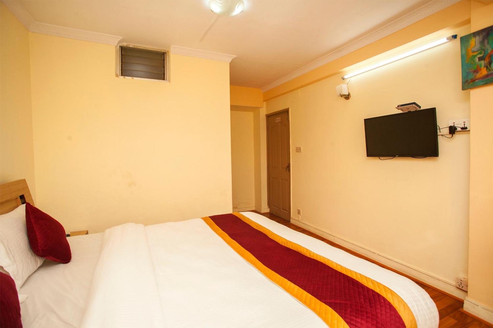 Hotel Mountain Gateway Катманду Екстер'єр фото