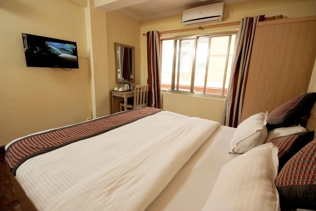 Hotel Mountain Gateway Катманду Екстер'єр фото